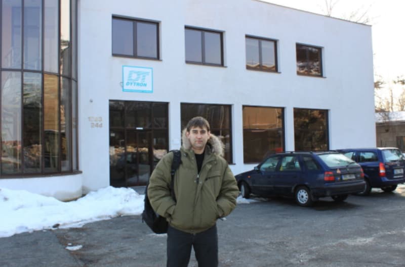 Директор ООО "АДР технология" Колесников Р.В. при входе на завод DYTRON в Праге 